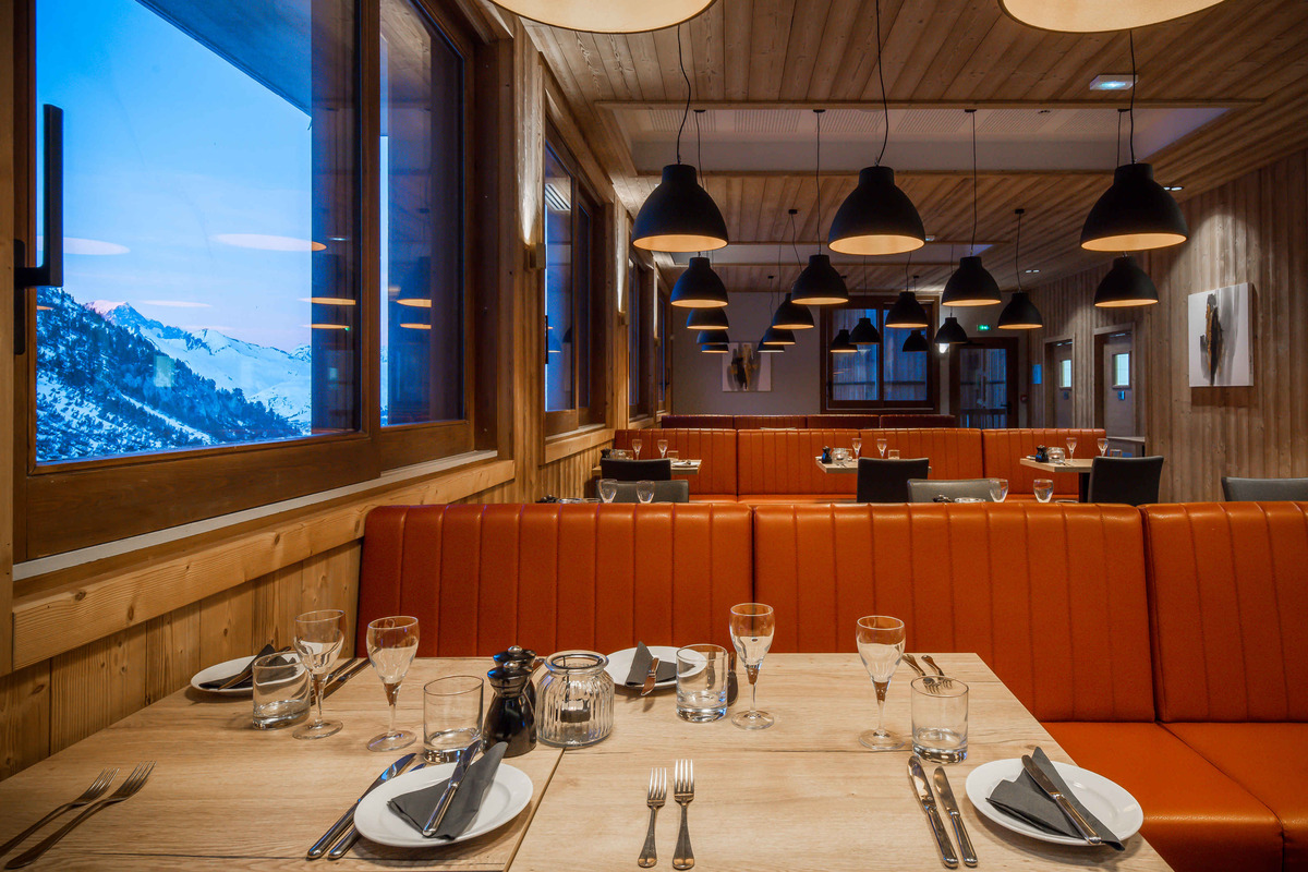 Chalet Hotel Bear Lodge in Les Arcs (1950)